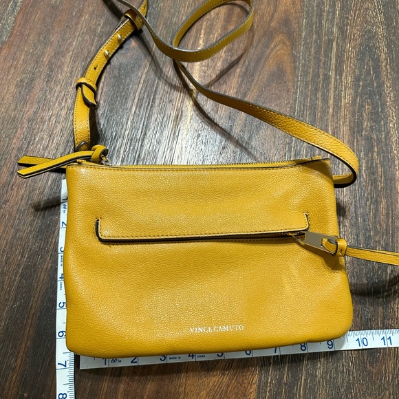 Vince Camuto Yellow Leather Crossbody Tassel zipper pulls large capacity - Picture 9 of 9